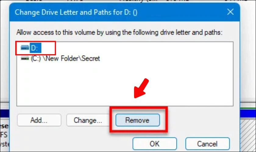 Quay lại cửa sổ Change Drive Letter and Paths, kích chọn ổ đĩa muốn xóa và bấm nút Remove