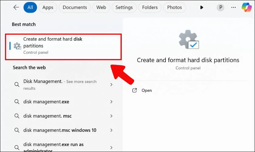 Tiếp theo bạn click chọn Create and format hard disk